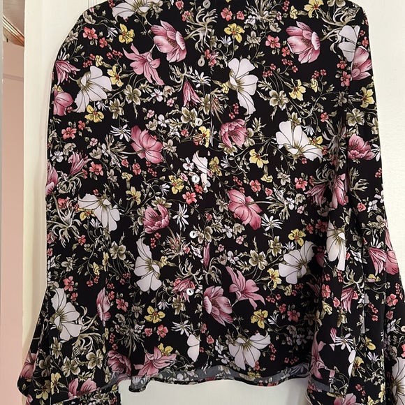 Catherine floral button down back with large butterfly sleeves. Amazing colors! - Picture 6 of 8